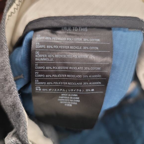 Volcom Boys Casual Shorts Size 28/16 EUC - Picture 4 of 4